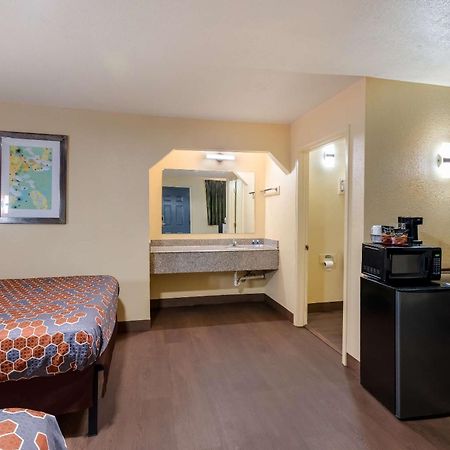 ניו אורלינס Rodeway Inn & Suites East מראה חיצוני תמונה