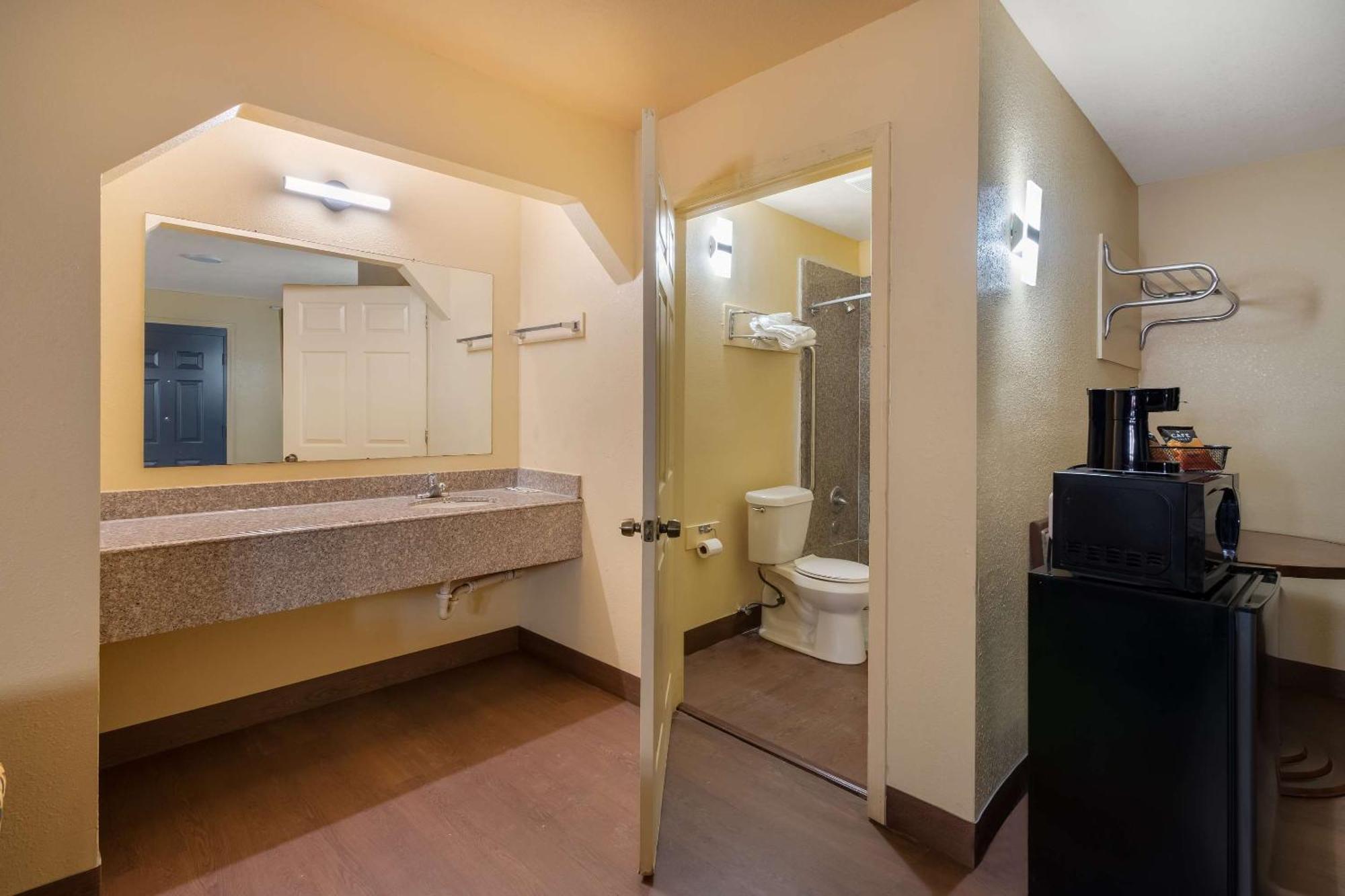 ניו אורלינס Rodeway Inn & Suites East מראה חיצוני תמונה